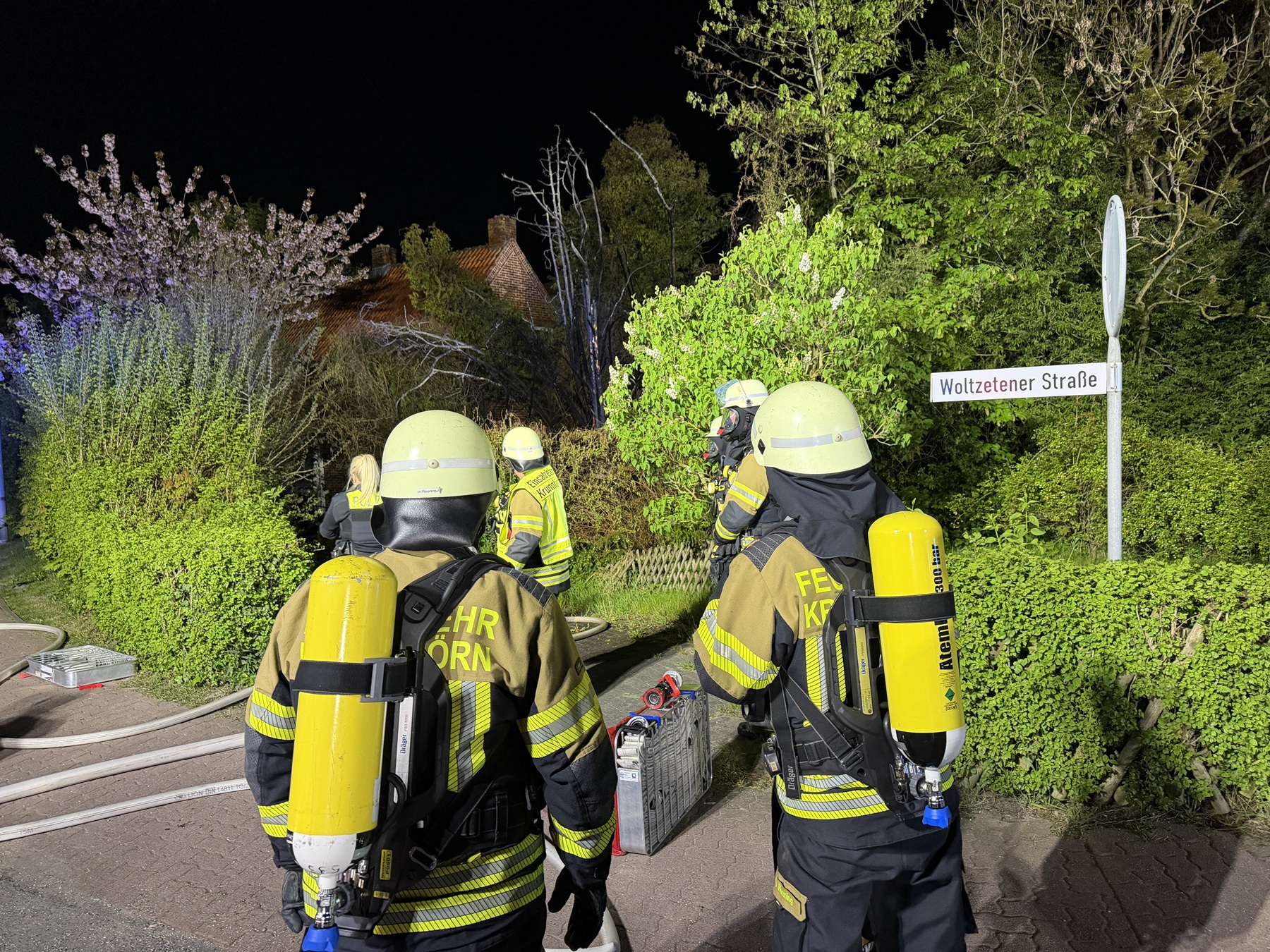 Mehr über den Artikel erfahren Brand auf Grundstück eines leerstehenden Wohnhauses in Pewsum