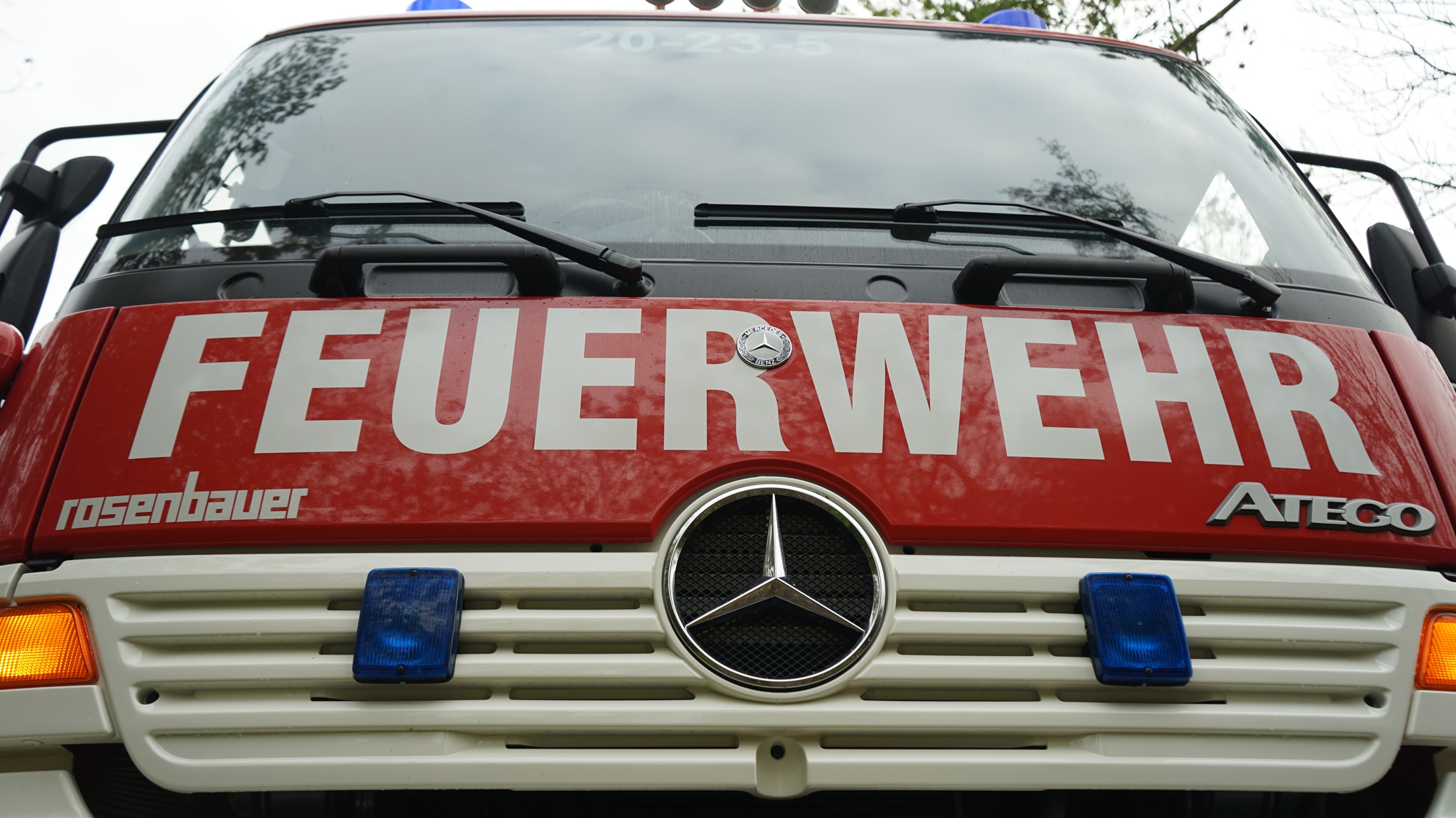 Mehr über den Artikel erfahren Brandnachschau – Brennende Blumengestecke